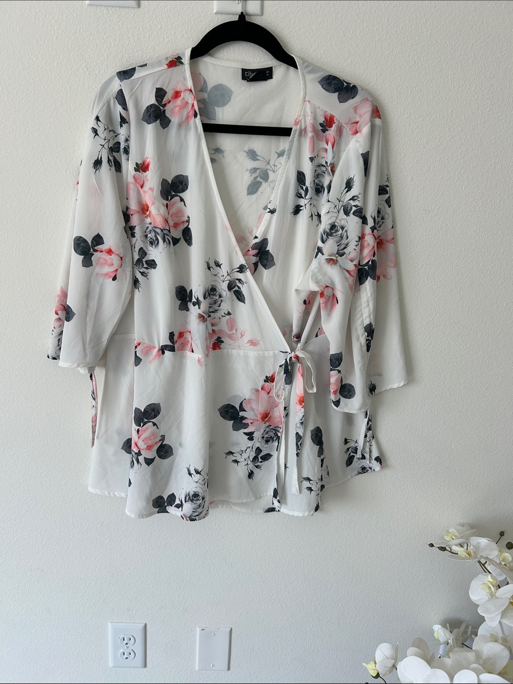 City Chic White Floral Wrap Robe with Blush Pink & Charcoal Roses
